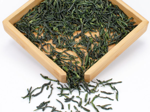 Lu’an Gua Pian dry green tea leaves displayed on a bamboo tray.